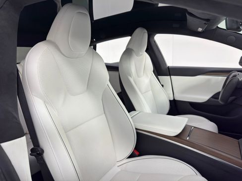 Used 2021 Tesla Model S Plaid image 39
