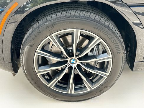 Used 2025 BMW X6 xDrive40i w/ Climate Comfort Package image 40