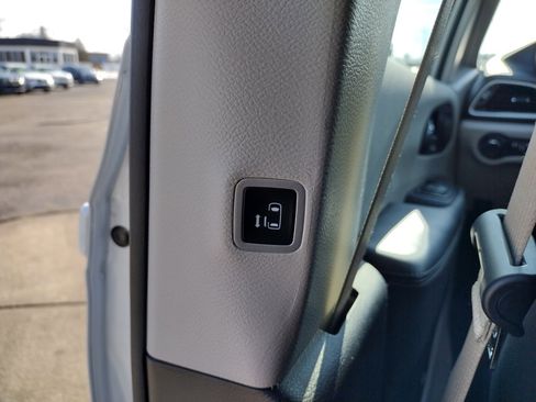 Used 2024 Chrysler Voyager LX image 13