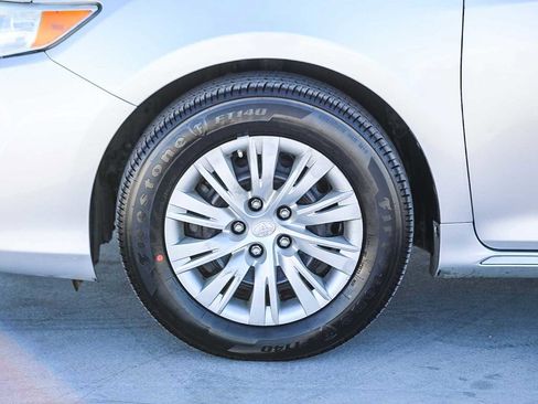 Used 2014 Toyota Camry LE image 10