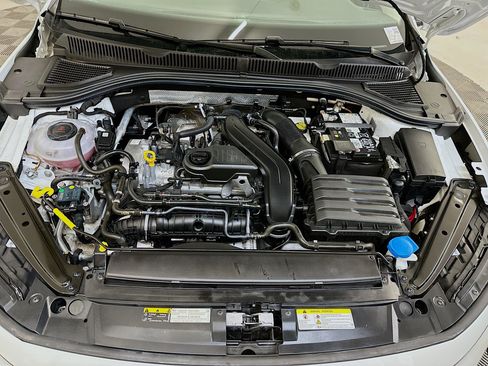 Used 2025 Volkswagen Jetta SE image 33
