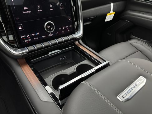 New 2026 GMC Yukon Denali w/ Sun & Power Step Package AWD/4WD image 33