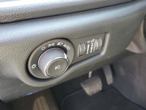 Certified 2026 Chrysler Pacifica Limited w/ S Appearance Package FWD image 11