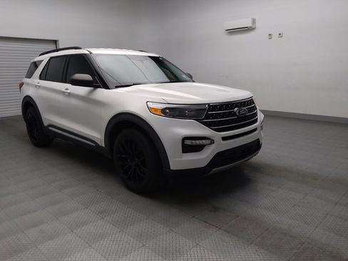 Used 2020 Ford Explorer XLT w/ Equipment Group 202A RWD image 13