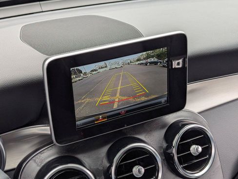 Used 2019 Mercedes-Benz GLC 300 4MATIC image 18
