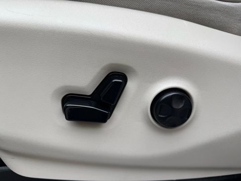 Used 2020 Chrysler Pacifica Limited image 21