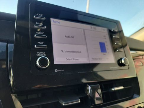 Used 2023 Toyota Camry LE image 18