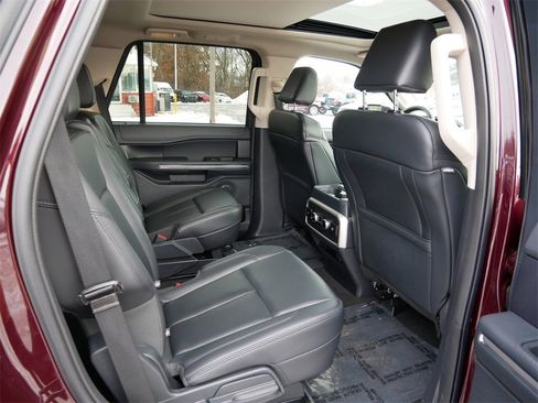 Certified 2024 Ford Expedition XLT image 8