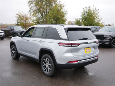 New 2025 Jeep Grand Cherokee Limited image 3