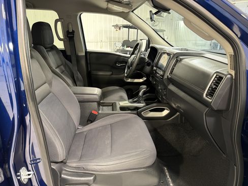 Used 2023 Nissan Frontier SV w/ Tow Package RWD image 12