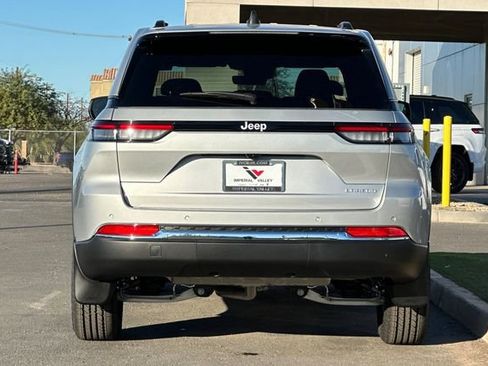 New 2025 Jeep Grand Cherokee Laredo w/ MOPAR Finishing Package RWD image 7