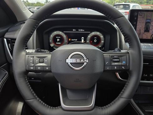 Used 2025 Nissan Rogue Platinum w/ Tech Package FWD image 23