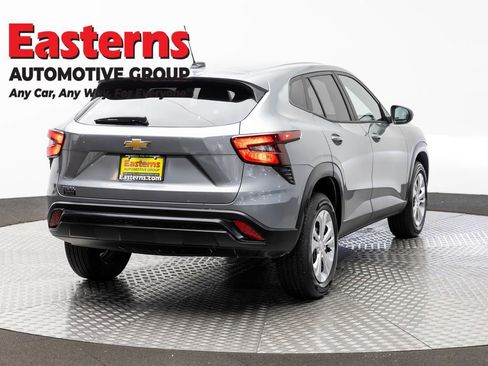 Used 2024 Chevrolet Trax LS w/ Driver Confidence Package FWD image 5