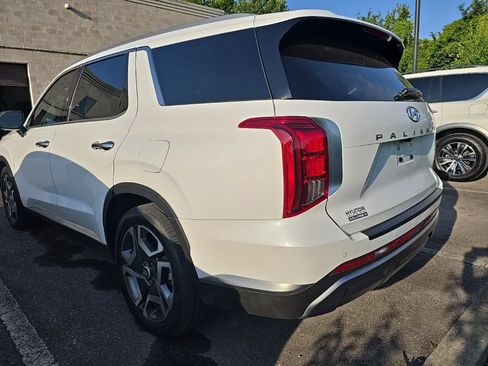 Used 2024 Hyundai Palisade Limited FWD image 2