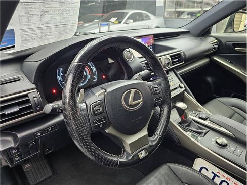 Used 2017 Lexus IS 200t RWD image 10