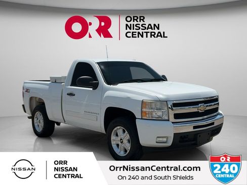 Used 2009 Chevrolet Silverado 1500 LT AWD/4WD image 3