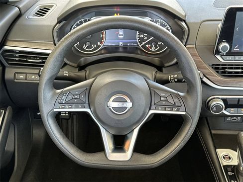 Used 2023 Nissan Altima 2.5 SV image 16
