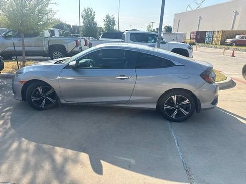 Used 2017 Honda Civic Touring image 6