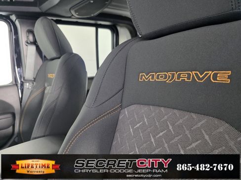 New 2025 Jeep Gladiator Mojave image 14