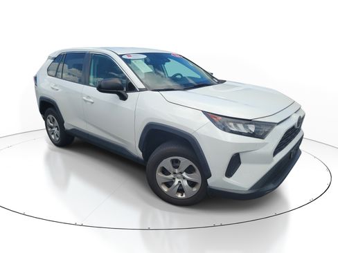 Certified 2022 Toyota RAV4 LE FWD image 3