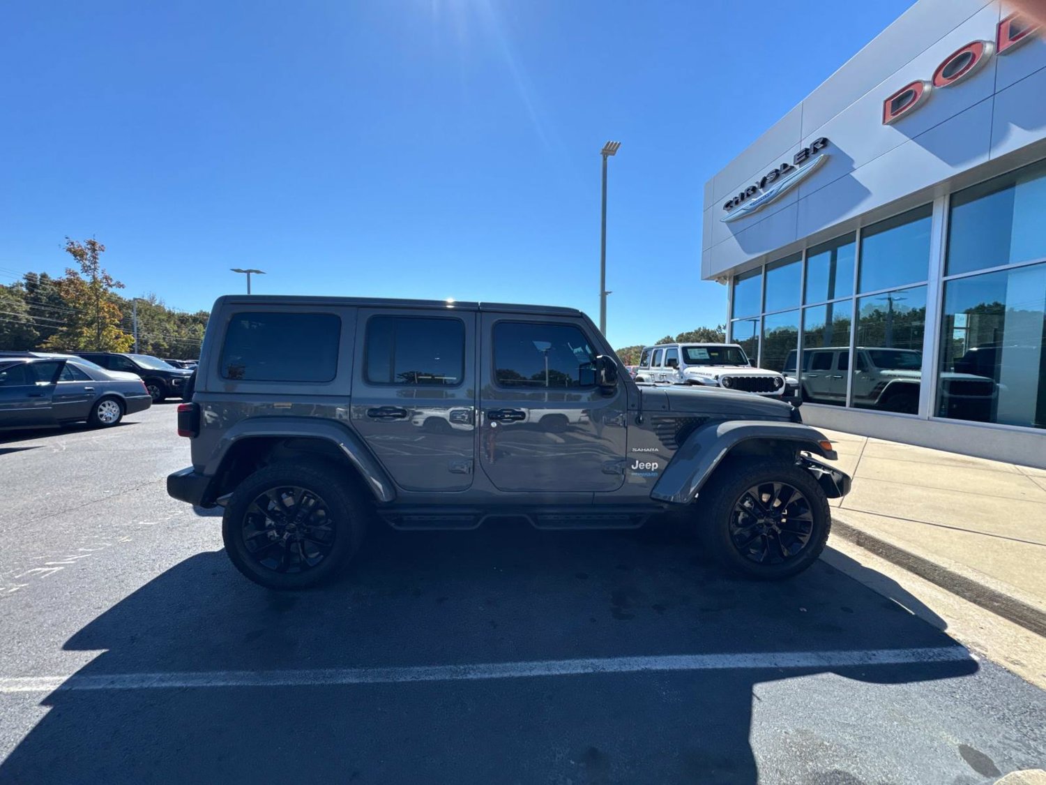 Used 2021 Jeep Wrangler Unlimited Sahara w/ Cold Weather Group AWD/4WD image 6