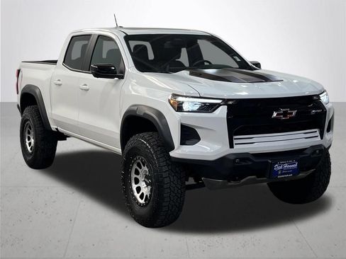 Used 2025 Chevrolet Colorado ZR2 w/ Technology Package AWD/4WD image 8