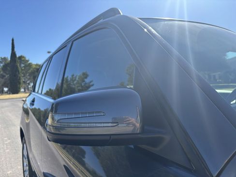 Used 2011 Mercedes-Benz GLK 350 4MATIC image 9