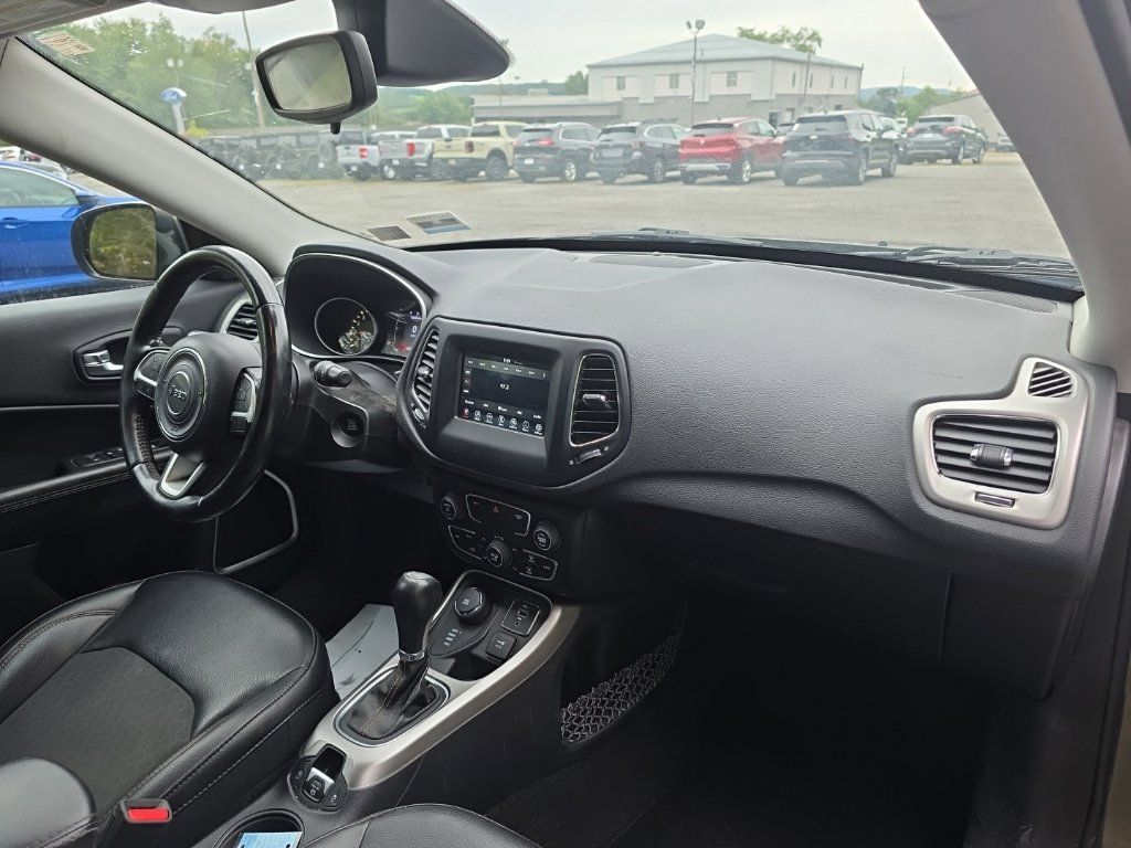 Used 2019 Jeep Compass Latitude w/ Cold Weather Group AWD/4WD image 19