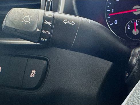 Used 2019 Kia Sorento LX image 12