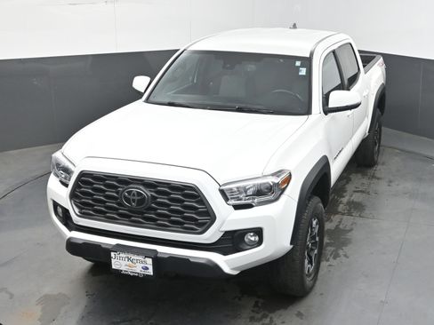 Used 2022 Toyota Tacoma TRD Off-Road w/ Technology Package AWD/4WD image 27
