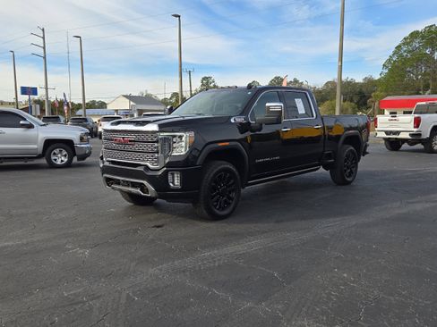 Used 2021 GMC Sierra 2500 Denali w/ Denali Black Diamond Edition image 2