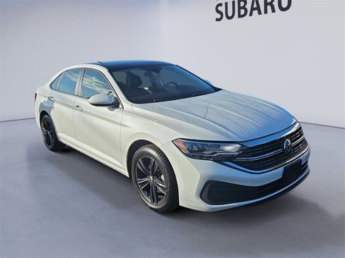 Used 2023 Volkswagen Jetta SE image 7