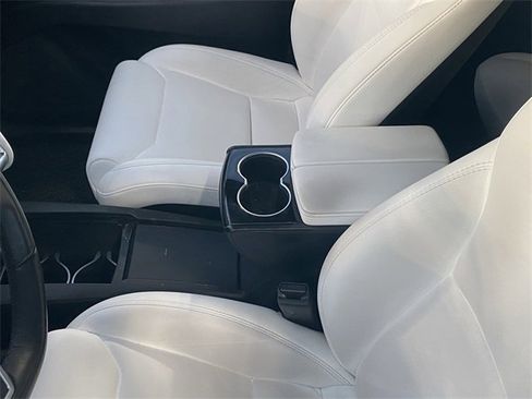 Used 2018 Tesla Model X image 5