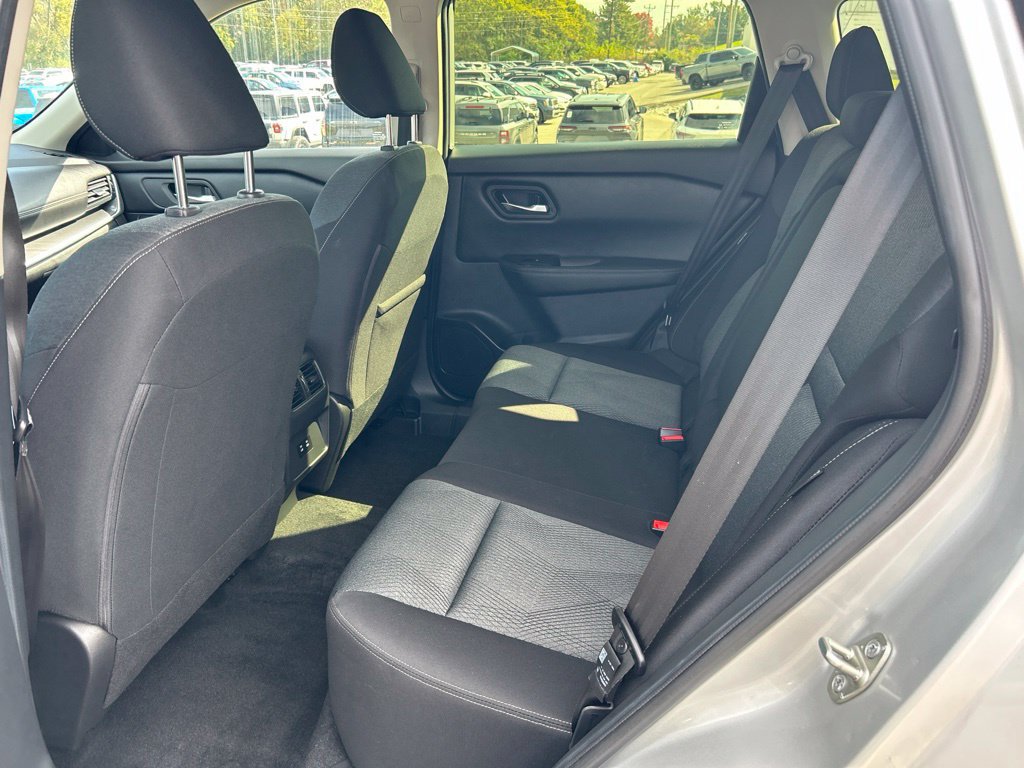 Used 2024 Nissan Rogue SV AWD/4WD image 9