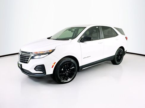 Used 2023 Chevrolet Equinox LS w/ LS Convenience Package FWD image 3