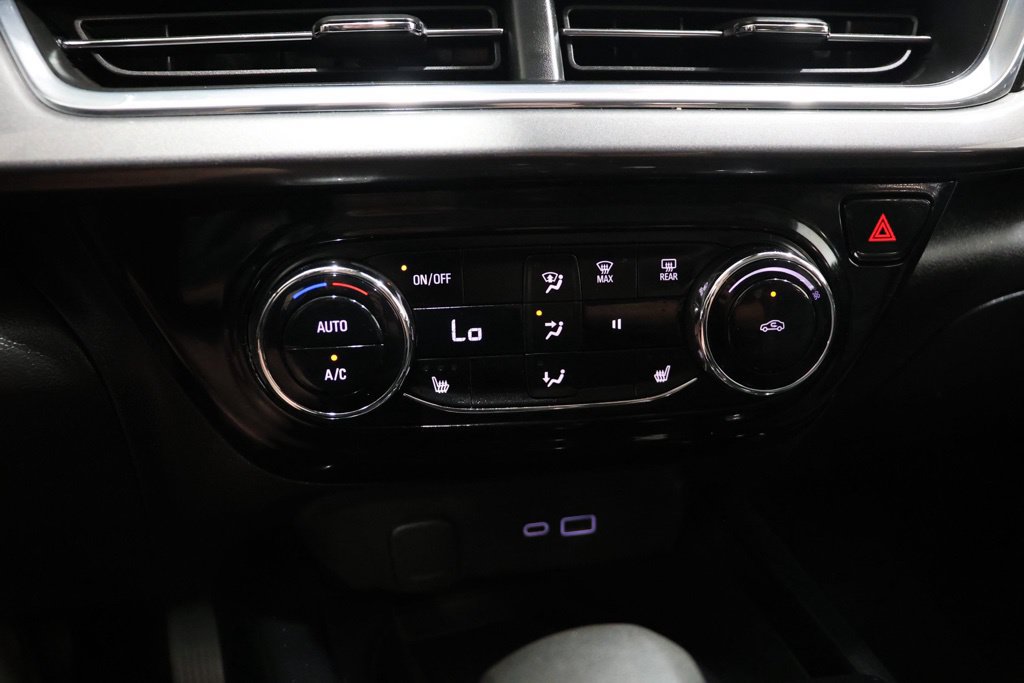 Used 2025 Chevrolet Trax ACTIV w/ Sunroof Package FWD image 24