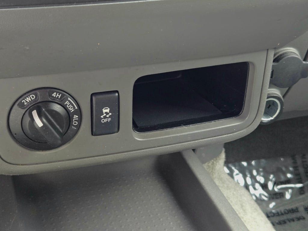 Used 2015 Nissan Frontier SV AWD/4WD image 28