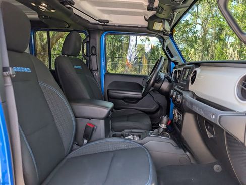 Used 2021 Jeep Wrangler Unlimited Islander image 19