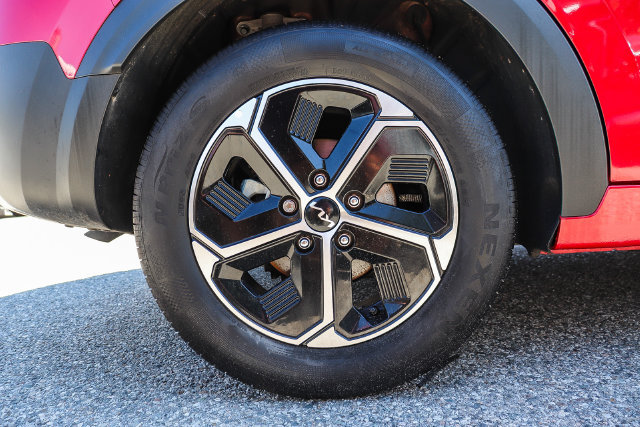Certified 2025 Kia Niro EX FWD image 11