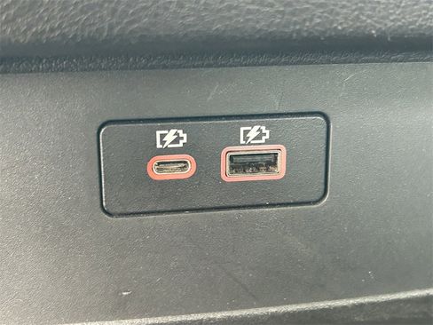 Used 2024 Nissan Frontier SV image 19