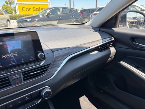 Used 2025 Nissan Altima 2.5 SV FWD image 35