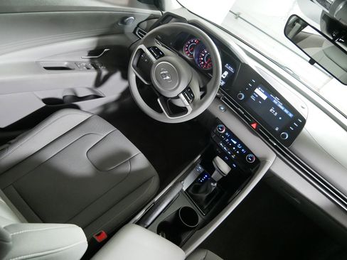 Used 2023 Hyundai Elantra SEL image 9