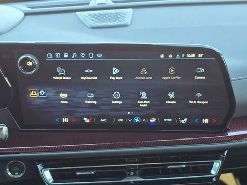 Used 2025 Chevrolet Traverse Z71 w/ Enhanced Driving Package image 32