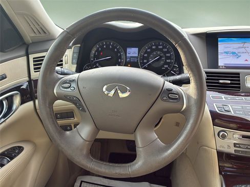 Used 2017 INFINITI Q70 L 3.7 image 19