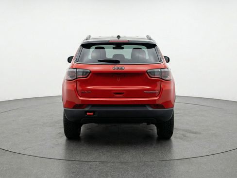 Used 2025 Jeep Compass Trailhawk AWD/4WD image 7