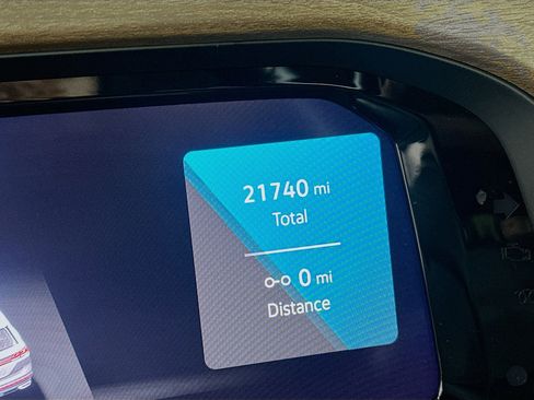 Used 2025 Volkswagen Atlas SE image 19