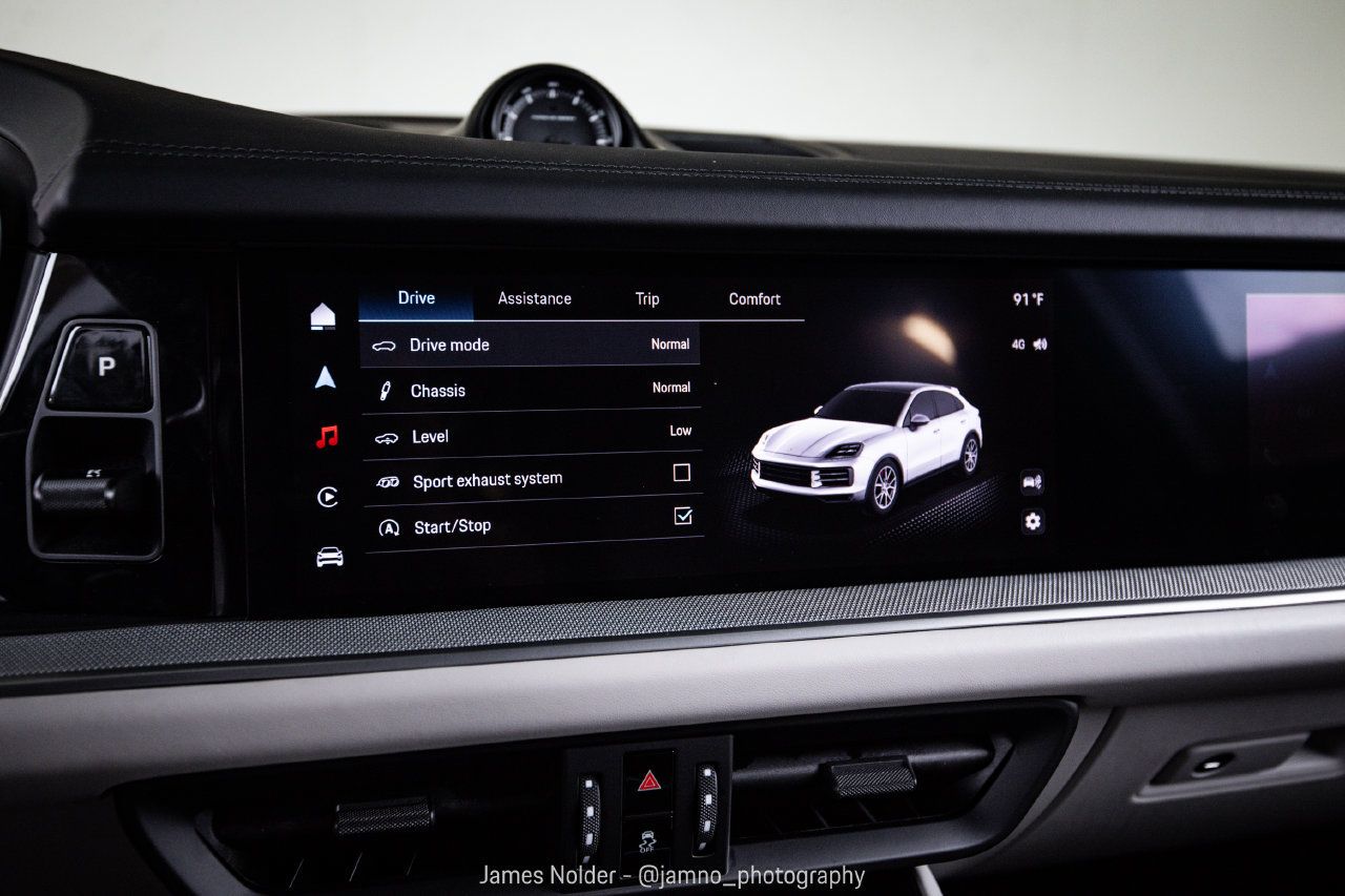 Certified 2024 Porsche Cayenne S AWD/4WD image 18