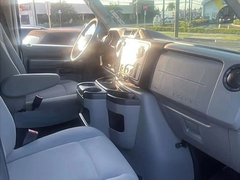 Used 2013 Ford E-150 and Econoline 150 image 9
