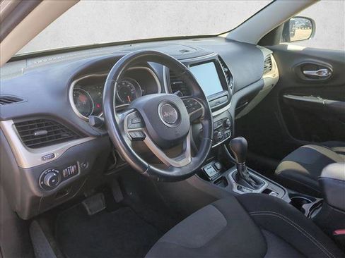 Used 2016 Jeep Cherokee Latitude w/ Comfort/Convenience Group image 10