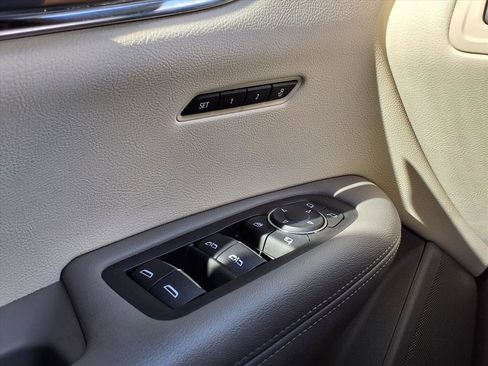 Used 2021 Cadillac XT6 Premium Luxury image 32